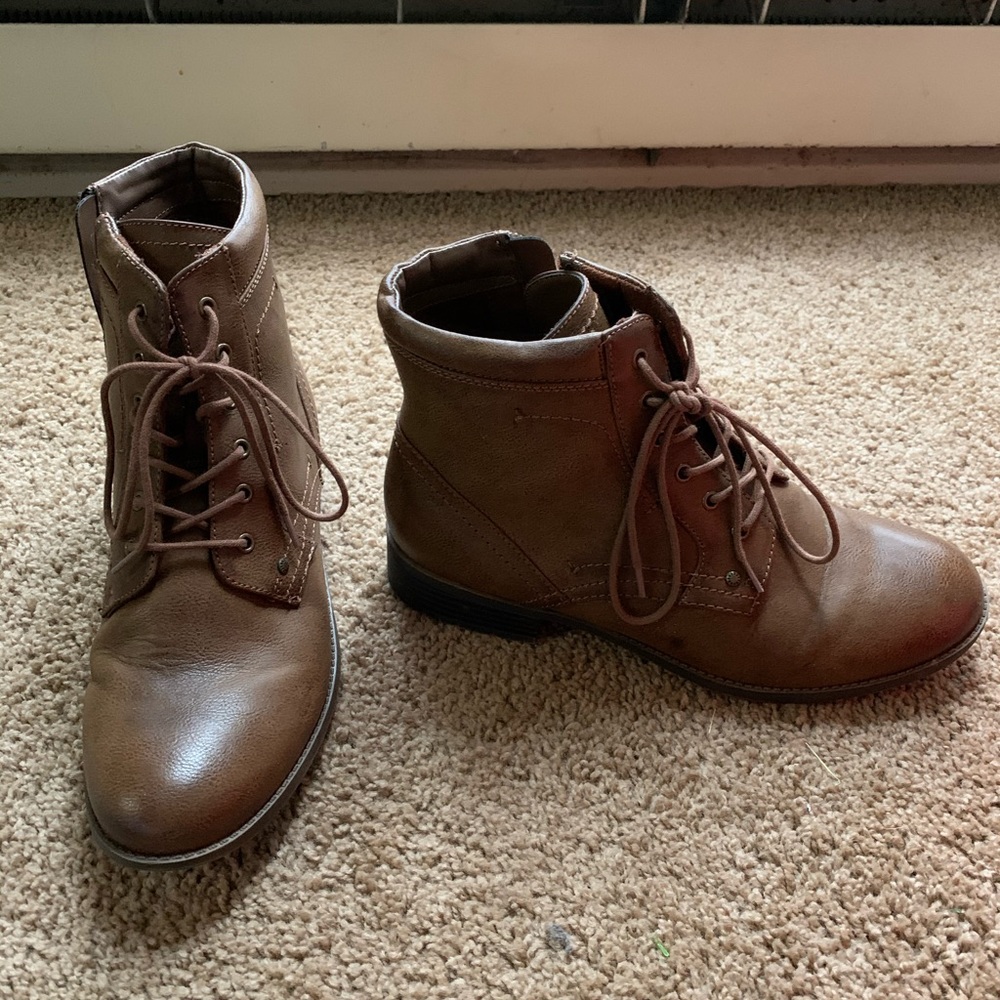 Women’s Bass Pennsy booties size 8.5
